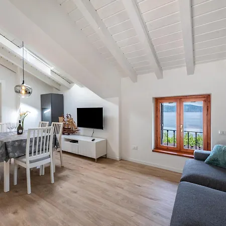 Perla Azzurra Mit Seezugang Apartment *