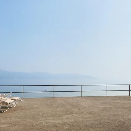 公寓 Perla Azzurra Mit Seezugang